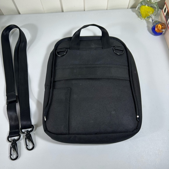 Ful Brooklyn 2-in -1 Ipad and Laptop Backpack,Black ,detachable ipad Case. - Picture 13 of 14